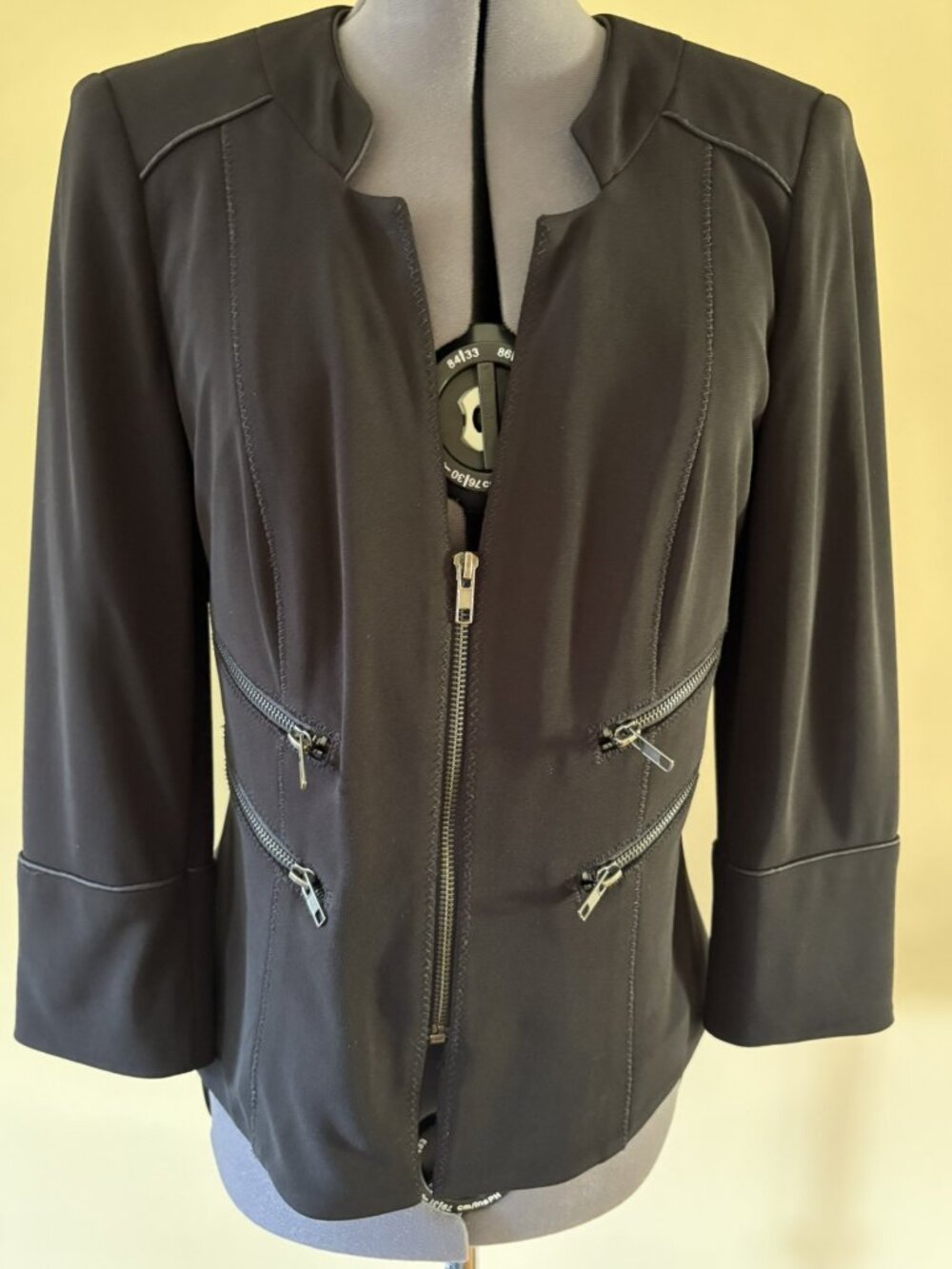 Size 0 Eccoci black jacket